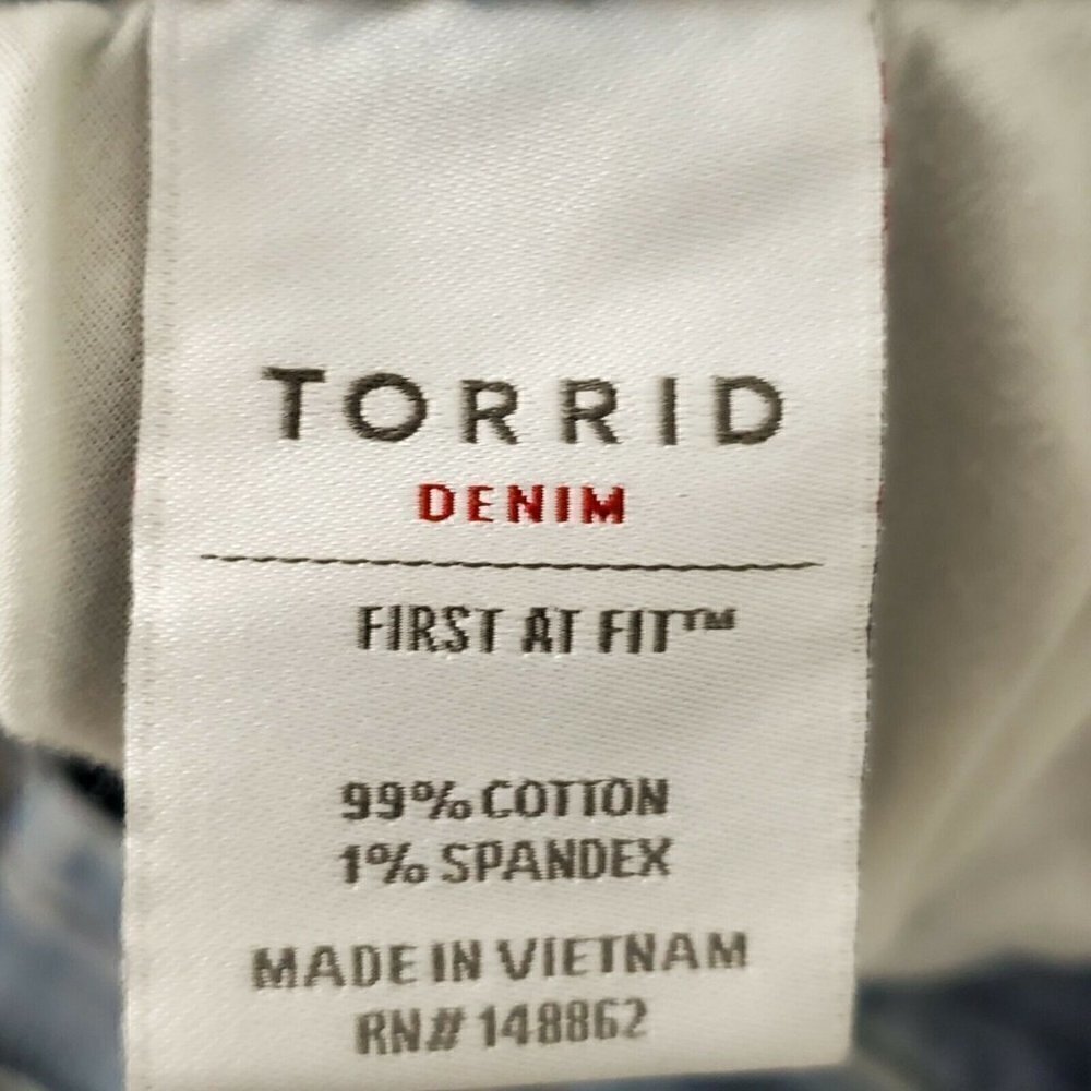 Torrid Boyfriend Bermuda Shorts 10" Vintage Stretch Low Rise Medium Wash NWT - Picture 6 of 9